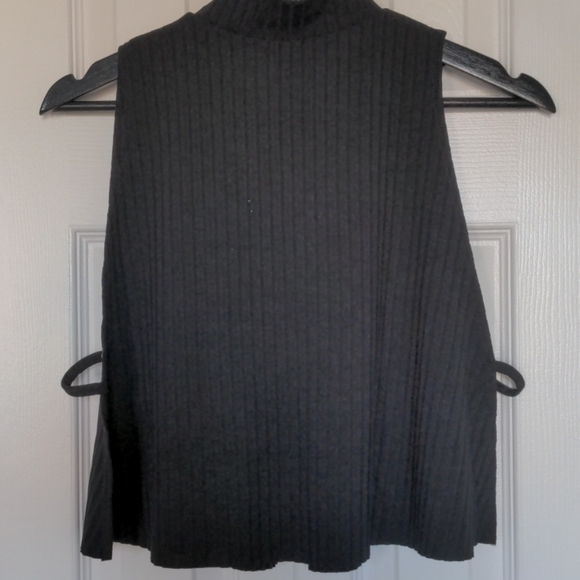 Black high neck open side tank top - Picture 2 of 4